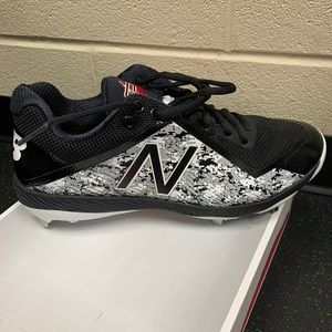 NIB New Balance metal baseball cleats